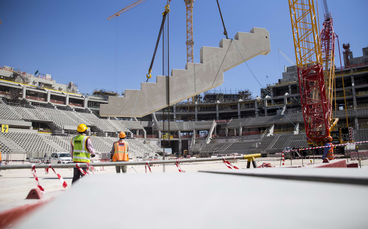 Kaikkien Qatarin jalkapallostadionien on määrä valmistua kaksi vuotta ennen MM-kisojen alkua.