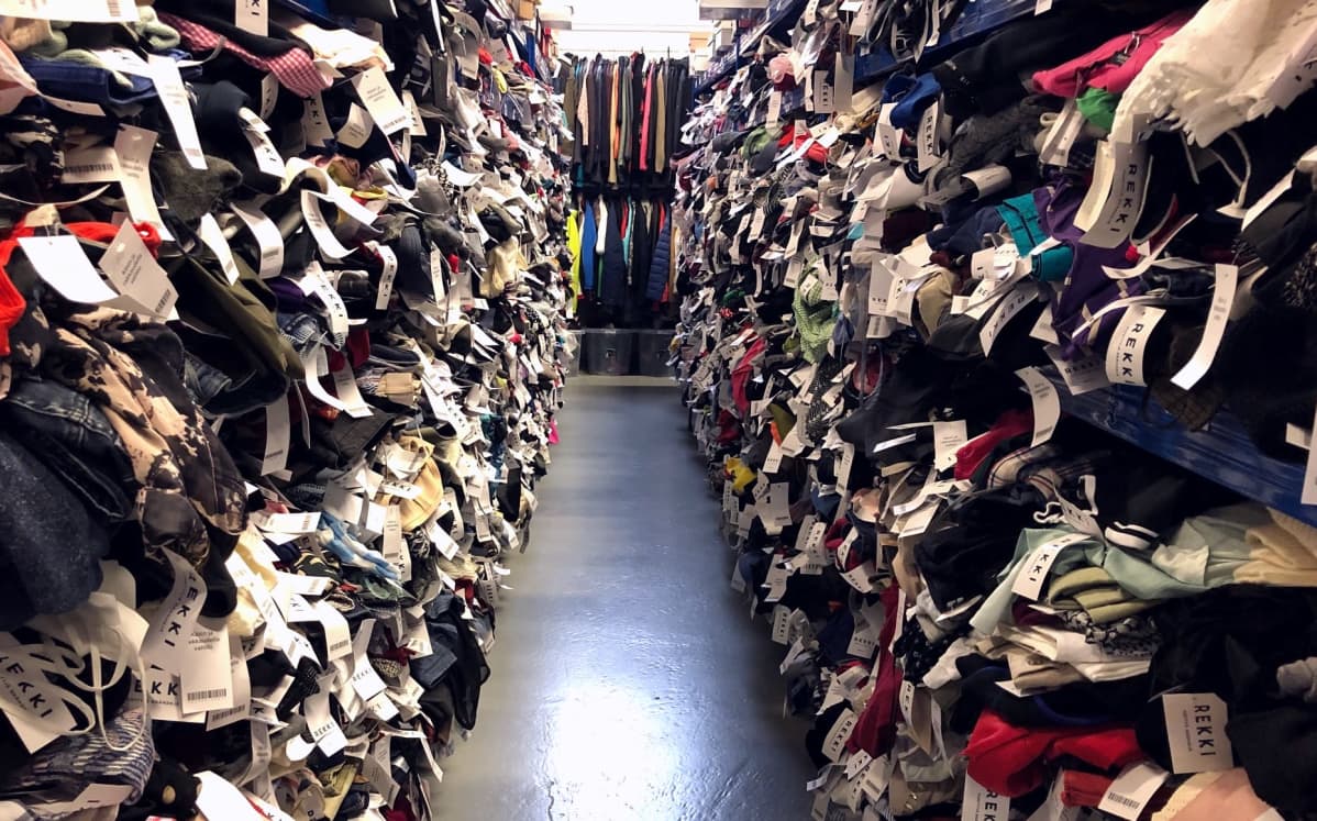 Mihin kierrättää vanhat vaatteet ja kodintekstiilit?