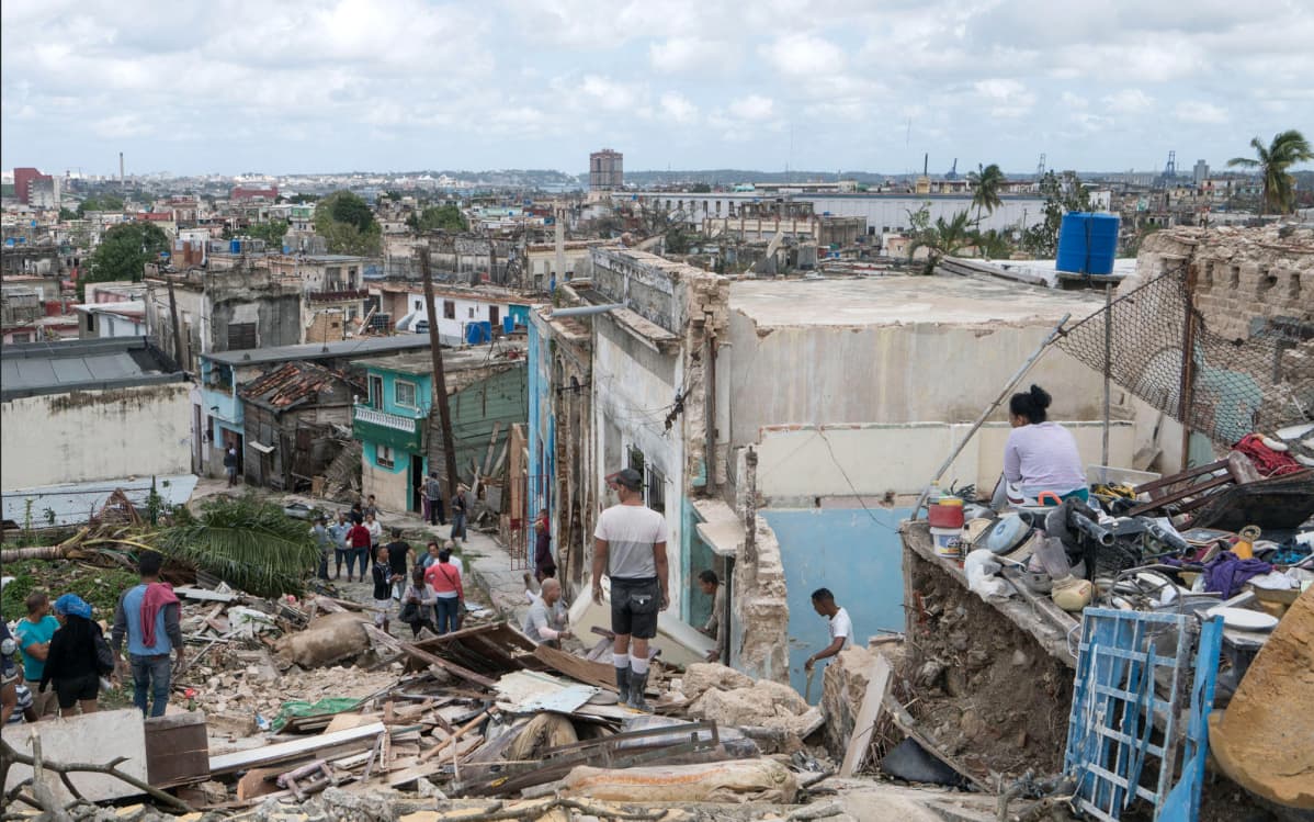 Tornado kulki usean kaupunginosan läpi Havannassa sunnuntai-iltana. Koteja romahti myrskyn voimasta ainakin Díez de Octubressa, La Viborassa, Santo Suarezissa, Luyanassa ja Guabacossa.