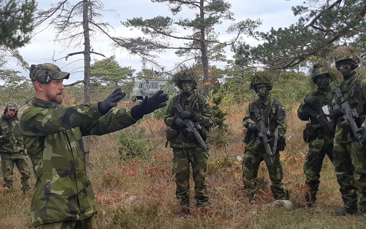 sotilaita harjoituksissa