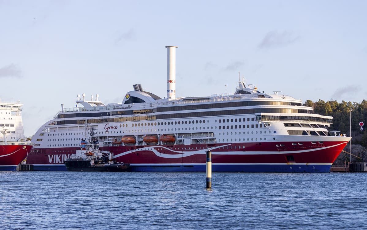 Karille ajanut Viking Linen matkustaja-alus Viking Grace Maarianhaminan satamassa 22. marraskuuta 2020.