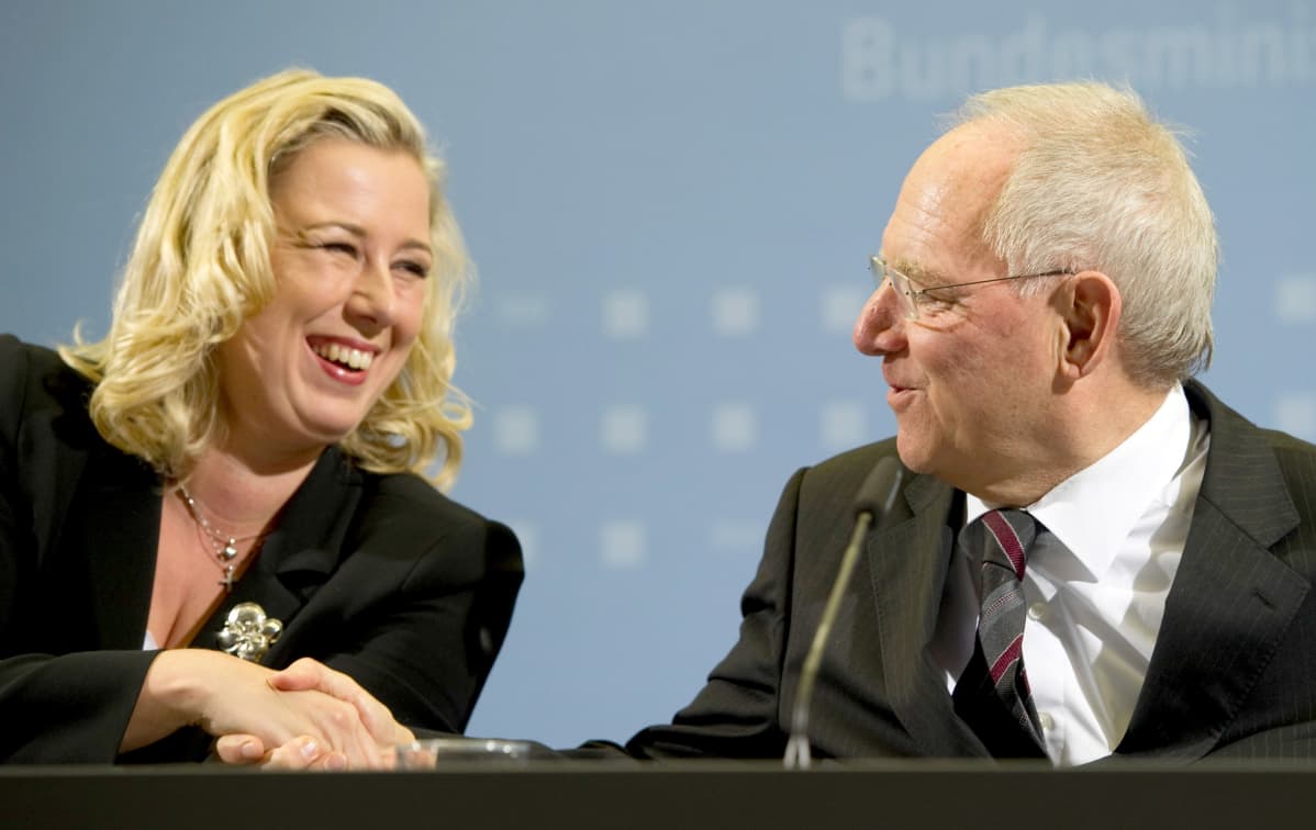 Valtiovarainministerit Jutta Urpilainen ja Wolfgang Schäuble tapasivat Berliinissä marraskuussa 2011.