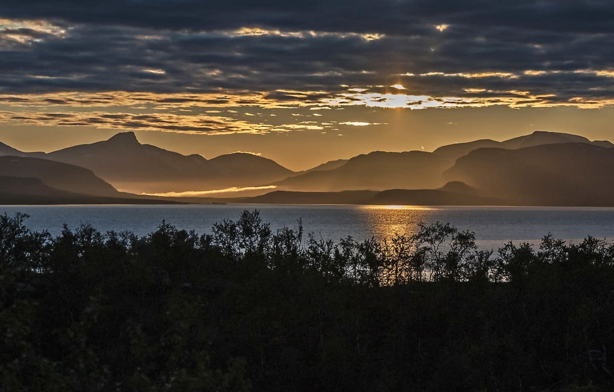 Kilpisjärvi auringonlaskussa.