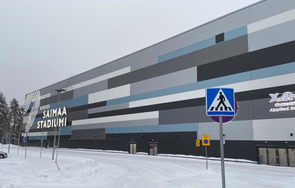 Saimaa Stadiumi on muutaman vuoden ikäinen liikuntahalli Mikkelin raviradan vieressä.