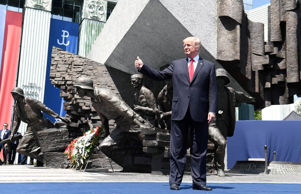 Donald Trump Krasinskin aukiolla Varsovassa