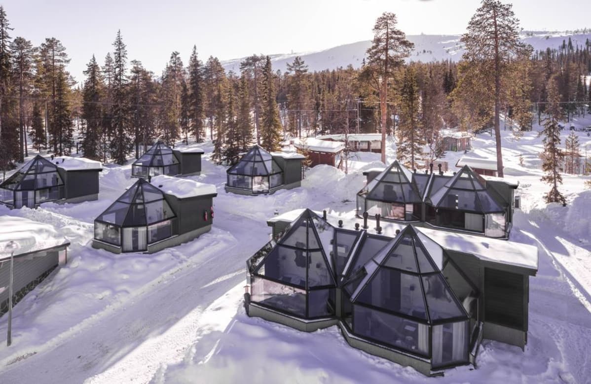 Santa's Hotelsin lasi-igluja