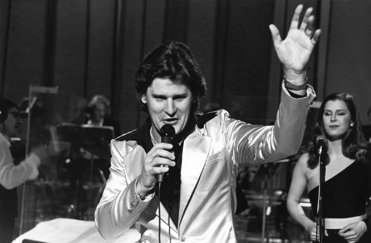Frederik esiintyy Euroviisukarsinnoissa 1981.
