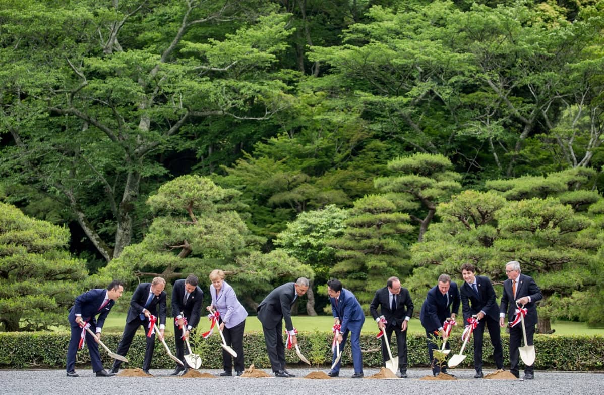 Kuvernööri Eikei Suzuki (vas.), Eurooppa-neuvoston puheenjohtaja Donald Tusk, Italian pääministeri Matteo Renzi, Saksan liittokansleri Angela Merkel, Yhdysvaltain presidentti Barack Obama, Japanin pääministeri Shinzo Abe, Ranskan presidentti François Hollande, Britannian pääministeri David Cameron, Kanadan pääministeri Justin Trudeau ja EU-komission puheenjohtaja Jean-Claude Juncker 26. toukokuuta 2016.