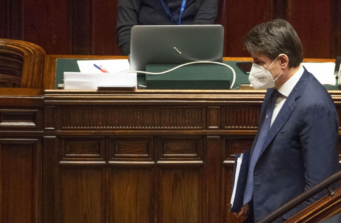Italian pääministeri Giuseppe Conte parlamentissa tiistaina.