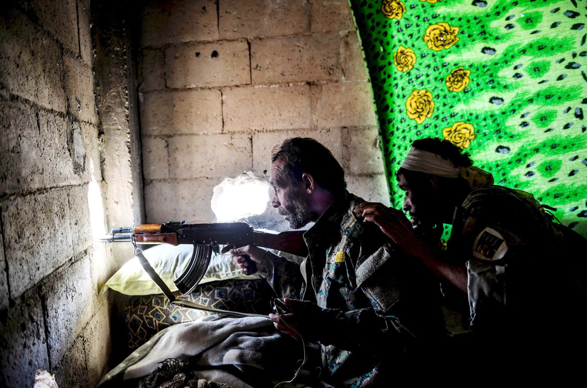 SDF-joukkojen taistelijoita Raqqassa 5. lokakuuta.