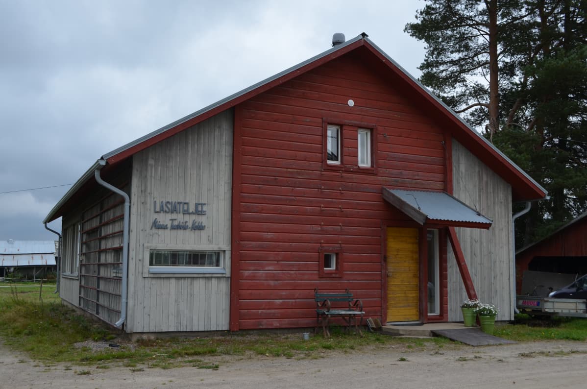 Minna Tuohisto-Kokon lasiateljee.