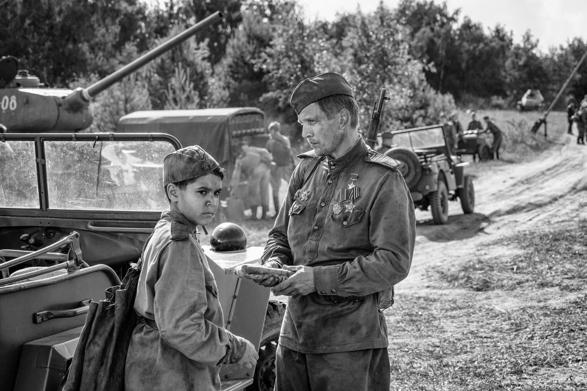 Petr Kotlar ja Barry Pepper elokuvassa Kirjava lintu - The Painted Bird.