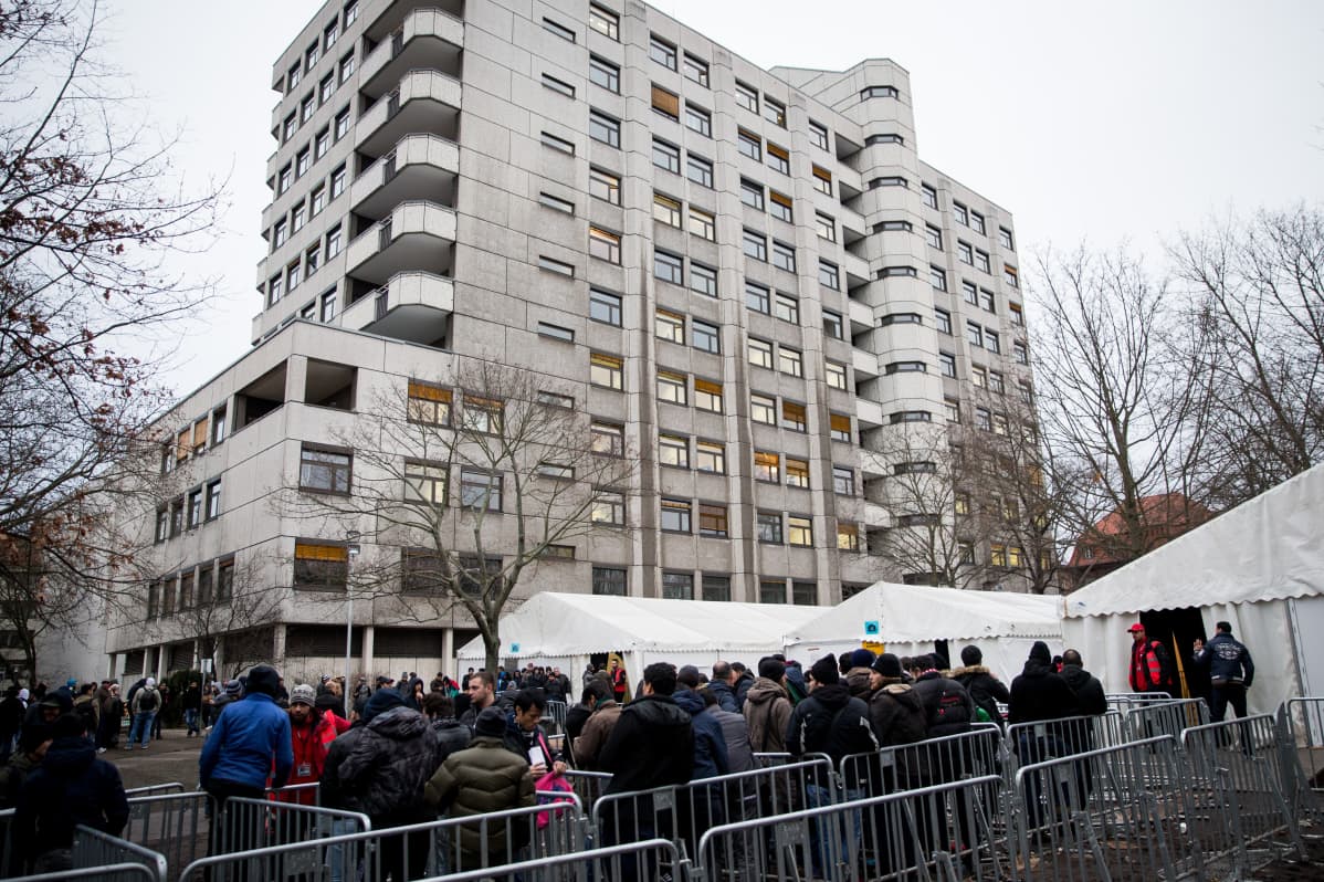 Pakolaisia rekisteröitymässä sosiaali- ja terveysvirastoon Berliinissä. 27.01.2016.