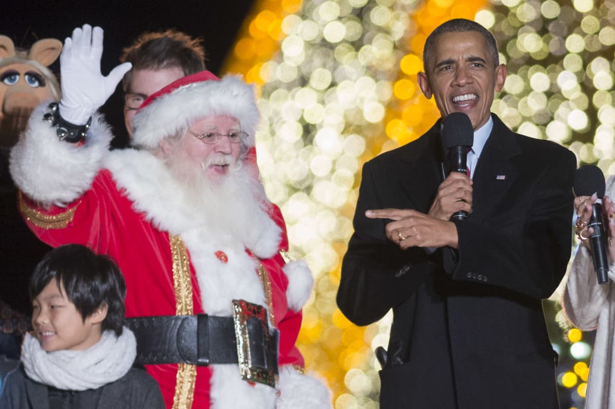 Presidentti Barack Obama 3. joulukuuta 2015 Valkoisen talon joulukuusen valojen sytyttämistilaisuudessa.
