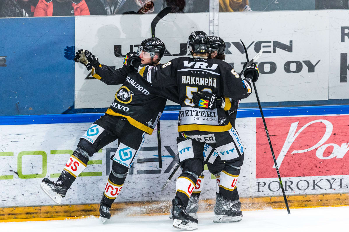 Vesalainen ja Kärpät juhlii