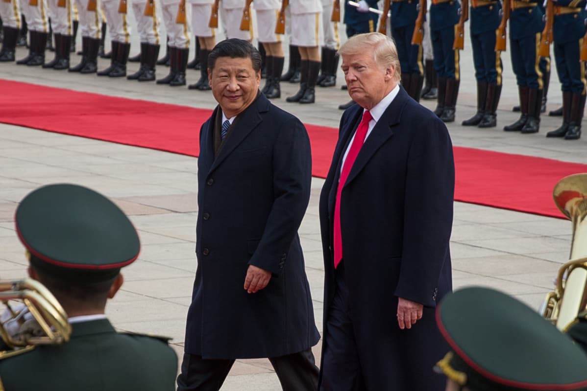 Kiinan presidentin Xi Jinpingin mukaan uusi silkkitie on puhtaasti taloudellinen hanke, jonka päämäärä on luoda vaurautta ja vakautta. Yhdysvaltojen presidentti Donald Trump ei ole ottanut julkisuudessa selvää kantaa Kiinan miljardihankkeeseen.