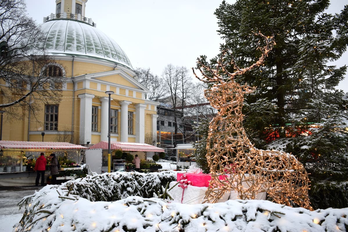 Turun kauppatorin joulukoristeita
