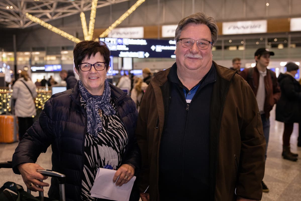 Riitta ja Pekka Väre menossa uudenvuodenmatkalle Thaimaahan