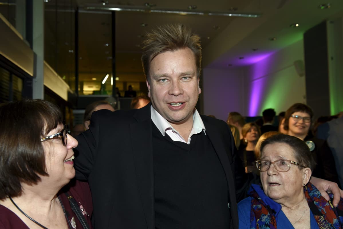 Keskustan Antti Kaikkonen puolueen vaalivalvojaisissa Helsingissä 14. huhtikuuta 2019.