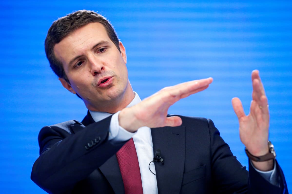 Oikeistopuolue Partido Popularin johtaja Pablo Casado analysoi vaalitulosta maanantaina Madridissa pidetyssä lehdistötilaisuudessa.