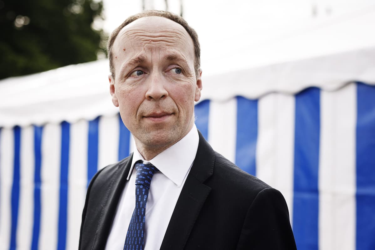 Suurimman oppositiopuolueen perussuomalaisten puheenjohtaja Jussi Halla-aho Kultaranta-keskustelut tilaisuudessa Naantalissa 17. kesäkuuta.