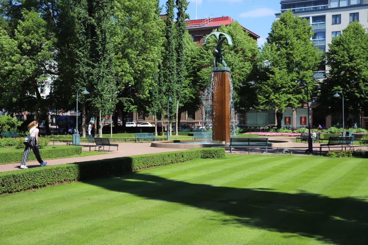 Kuvassa kesäinen Sibeliuksenpuisto