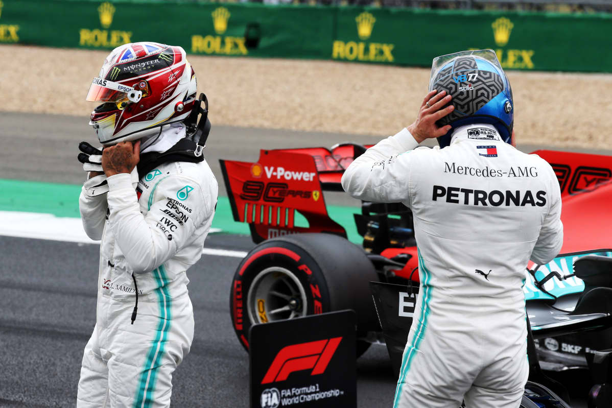 Lewis Hamilton ja Valtteri Bottas lähtevät Silverstonen osakilpailuun rinta rinnan.