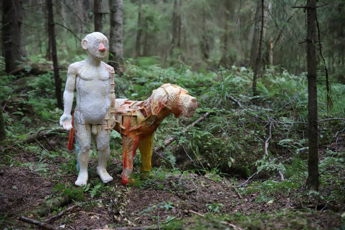 Taideteos metsässä