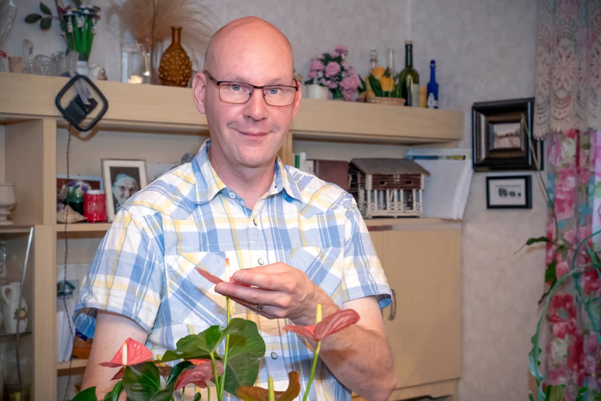 Puutarhuri Marko Ahola opettaa puutarhanhoitoa 17:ssä kansalaisopistossa.