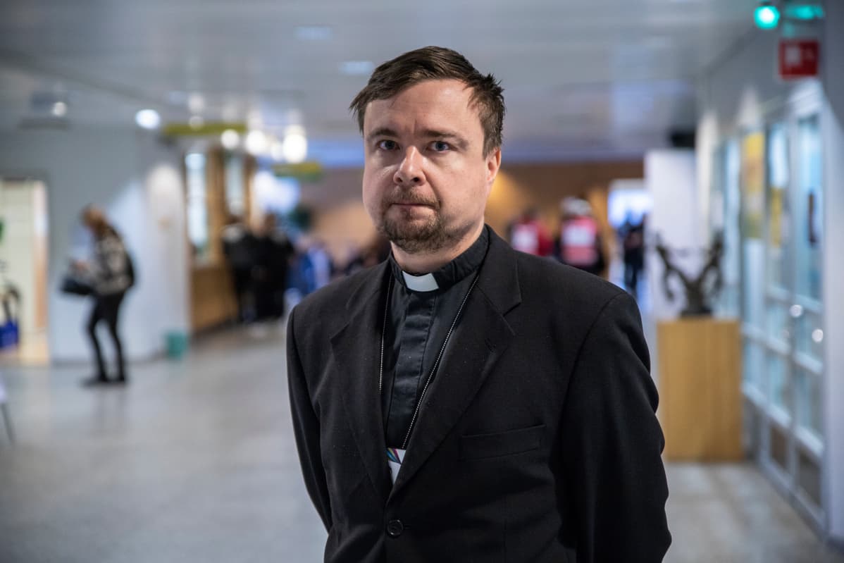 Oppilaitospastori Panu Pohjolainen.