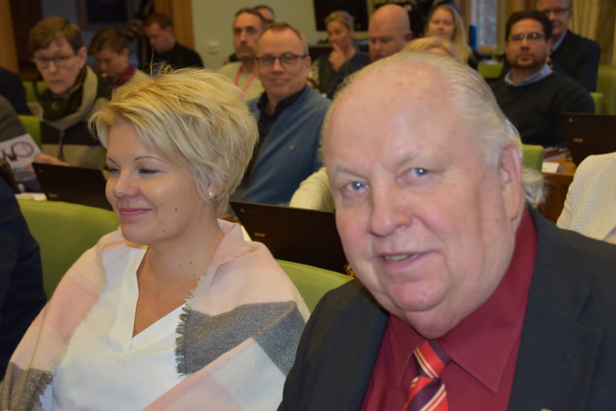 Porin kaupunginhallituksen puheenjohtaja Diana Bergroth-Lampinen (sd.) ja SDP:n kunnallisjärjestön puheenjohtaja, valtuutettu Esa J. Wahlman.