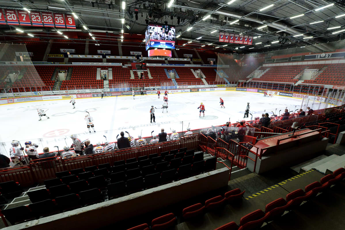 Jääkiekon Liigan ottelu HIFK - JYP Helsingissä pelattiin ilman yleisöä torstaina.