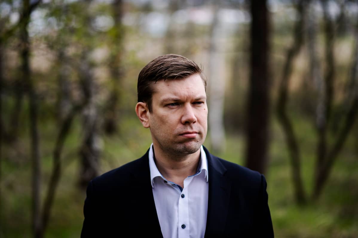 Kuvassa on virkamies virkamies Jussi Lindgren.