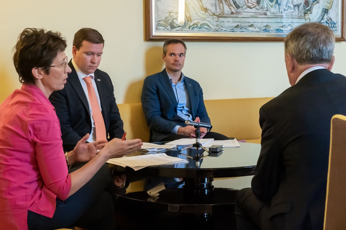 Sari Essayah (kd.), Ville Tapio (ps.), Kai Mykkänen (kok.) ja Harry Harkimo (liik.)