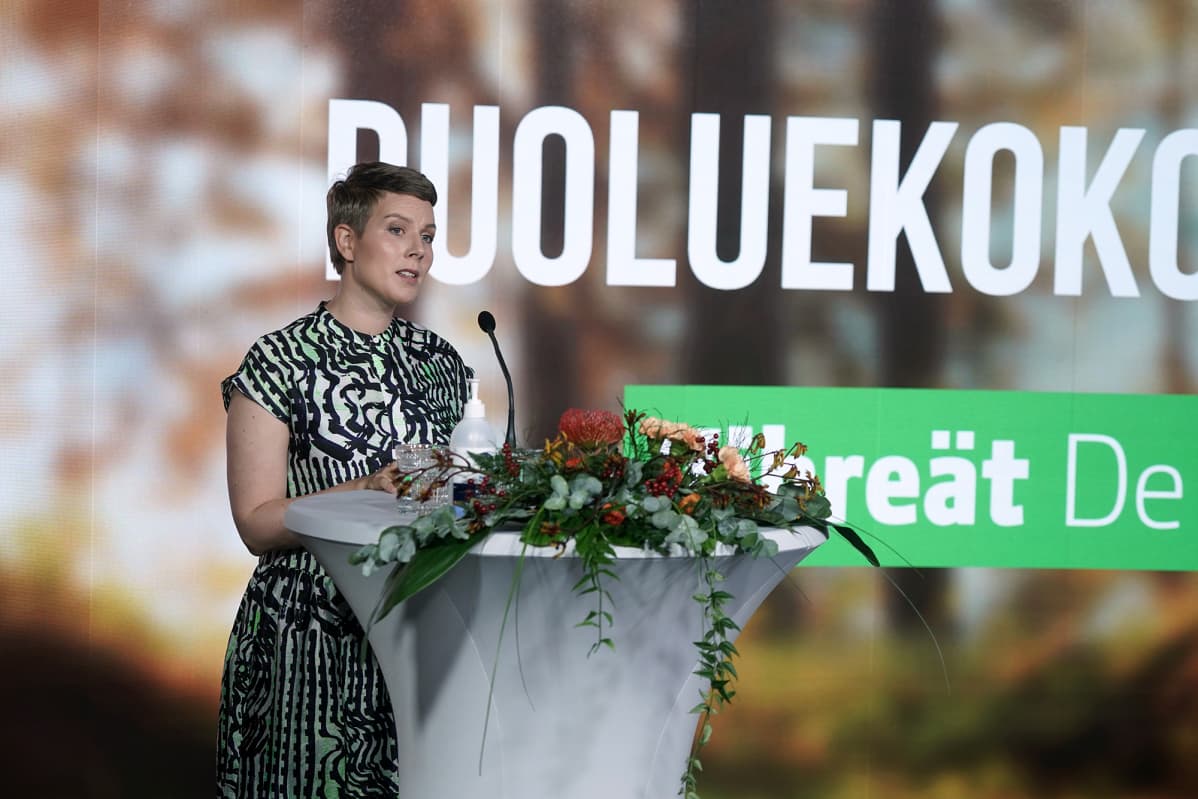 Jenni Pitko puhuu vihreiden etänä järjestettävässä puoluekokouksessa Helsingissä