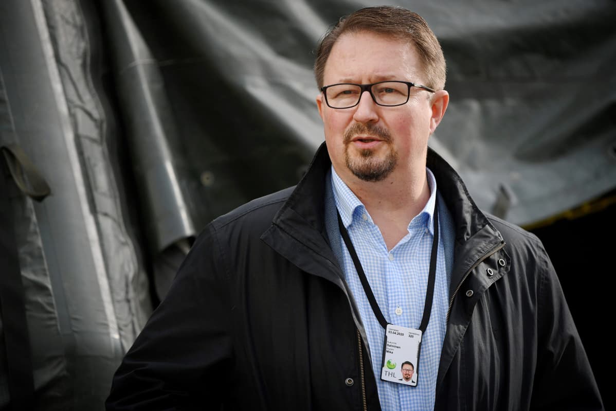 THL:n johtaja Mika Salminen esitteli kenttälaboratorion toimintaa yhdessä THL:n kanssa Helsingissä 21. syyskuuta 2020.