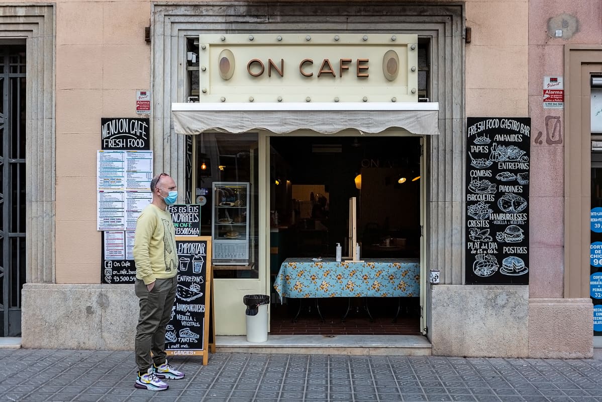 Kahvilat, baarit ja ravintolat ovat olleet Kataloniassa kiinni jo yli kaksi viikkoa. Nyt ne myyvät ruokaa ja juomaa take away -periaatteella.