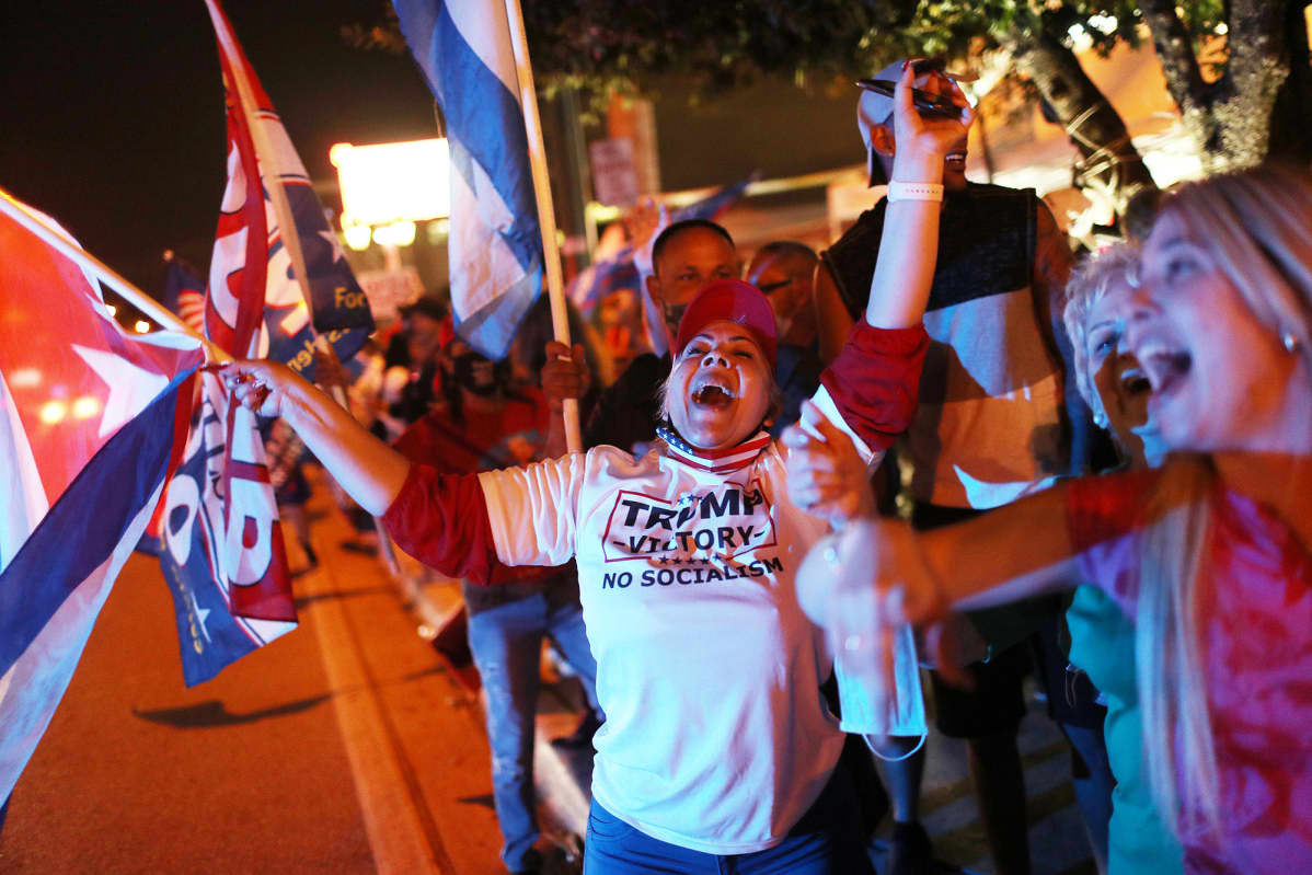 Trumpin kannattajat juhlivat Floridassa.