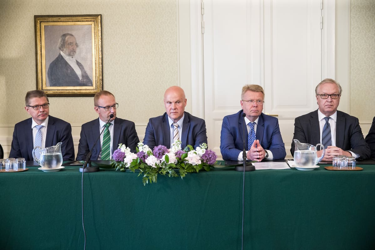 Kuvassa Markku Jalonen, Jarkko Eloranta, Antti Palola, Jyri Häkämies ja Sture Fjäder.