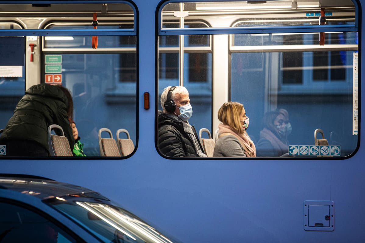 Marraskuun lopulla tallinnalaisessa bussissa käytettiin kasvomaskeja.