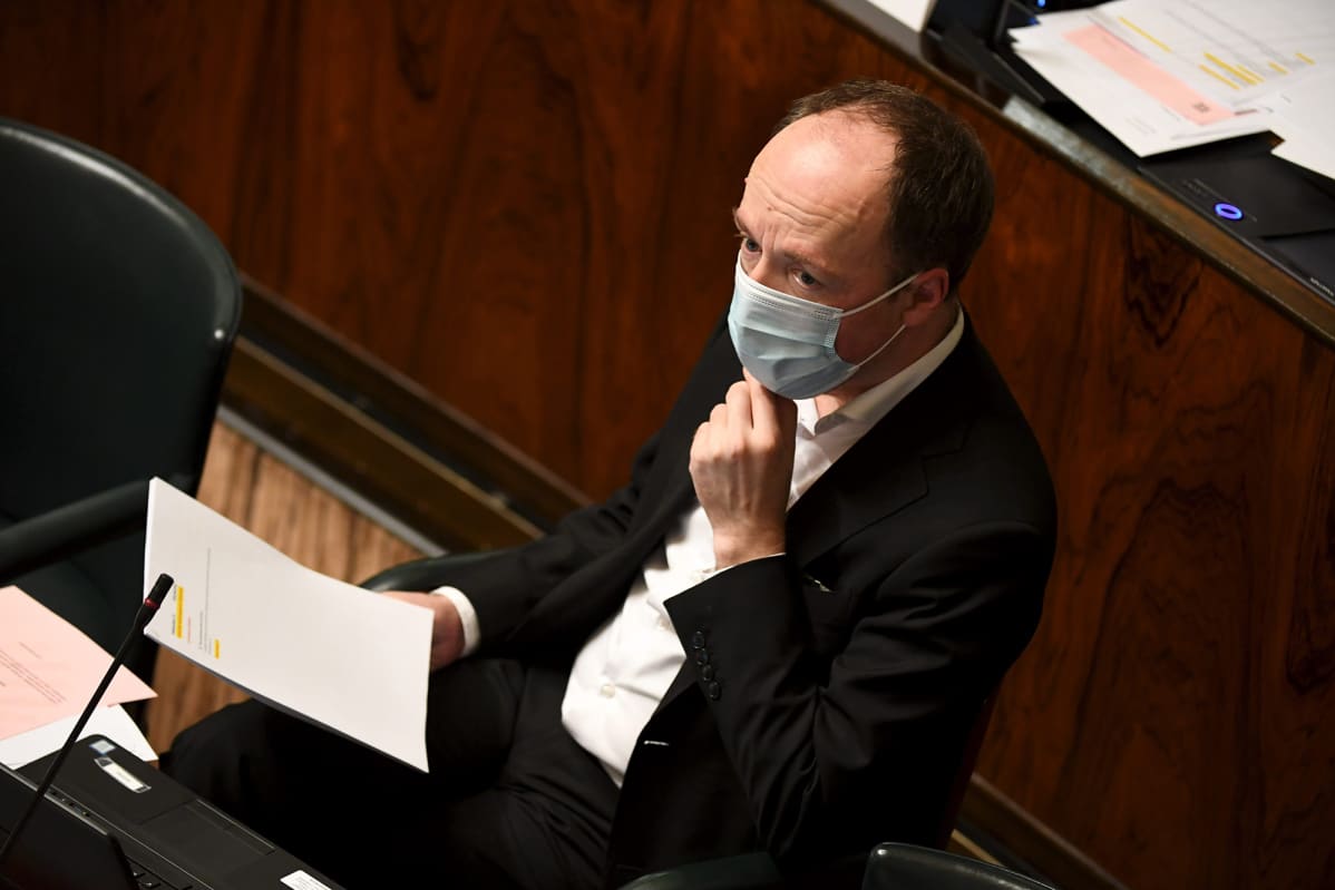 Perussuomalaisten puheenjohtaja Jussi Halla-aho eduskunnan täysistunnossa Helsingissä.