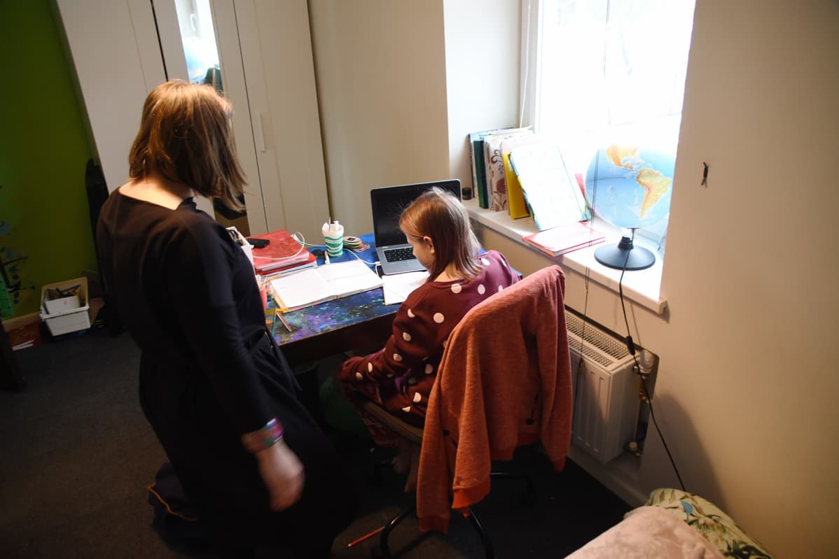 Linda Curika kertoo ja hänen 11-vuotias tyttärensä