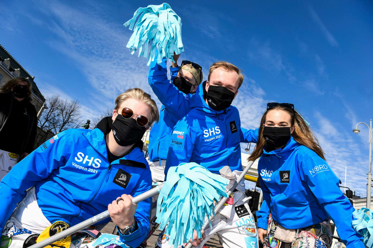 Svenska handelhögskolans studentkår pesi ja lakitti Havis Amanda -patsaan 20. húhtikuuta.