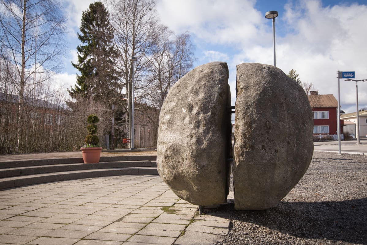 Lapuan räjähdysonnettomuuden muistomerkki Ero