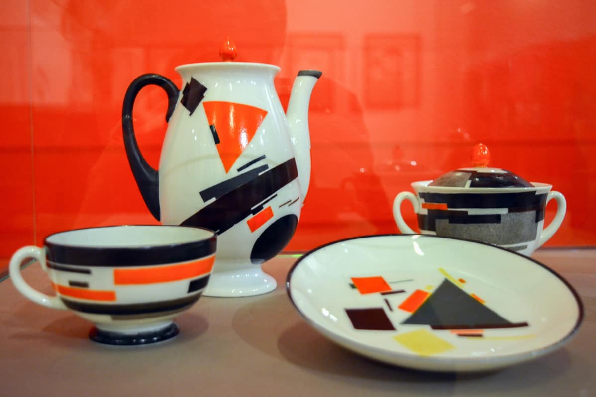 Nikolai Suetin, suprematistinen astiasto 1920-luvulta, Venäläisen taiteen museo