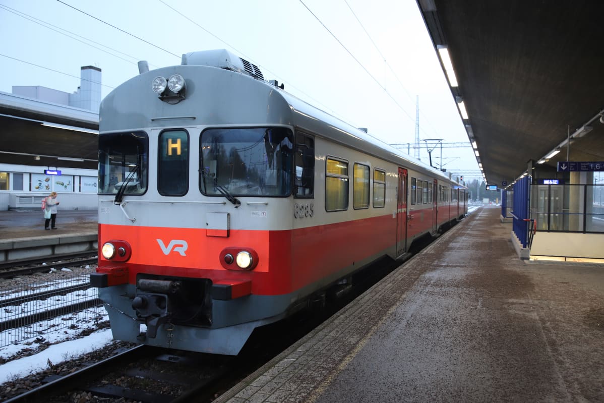 Taajamajuna Kouvolan asemalla