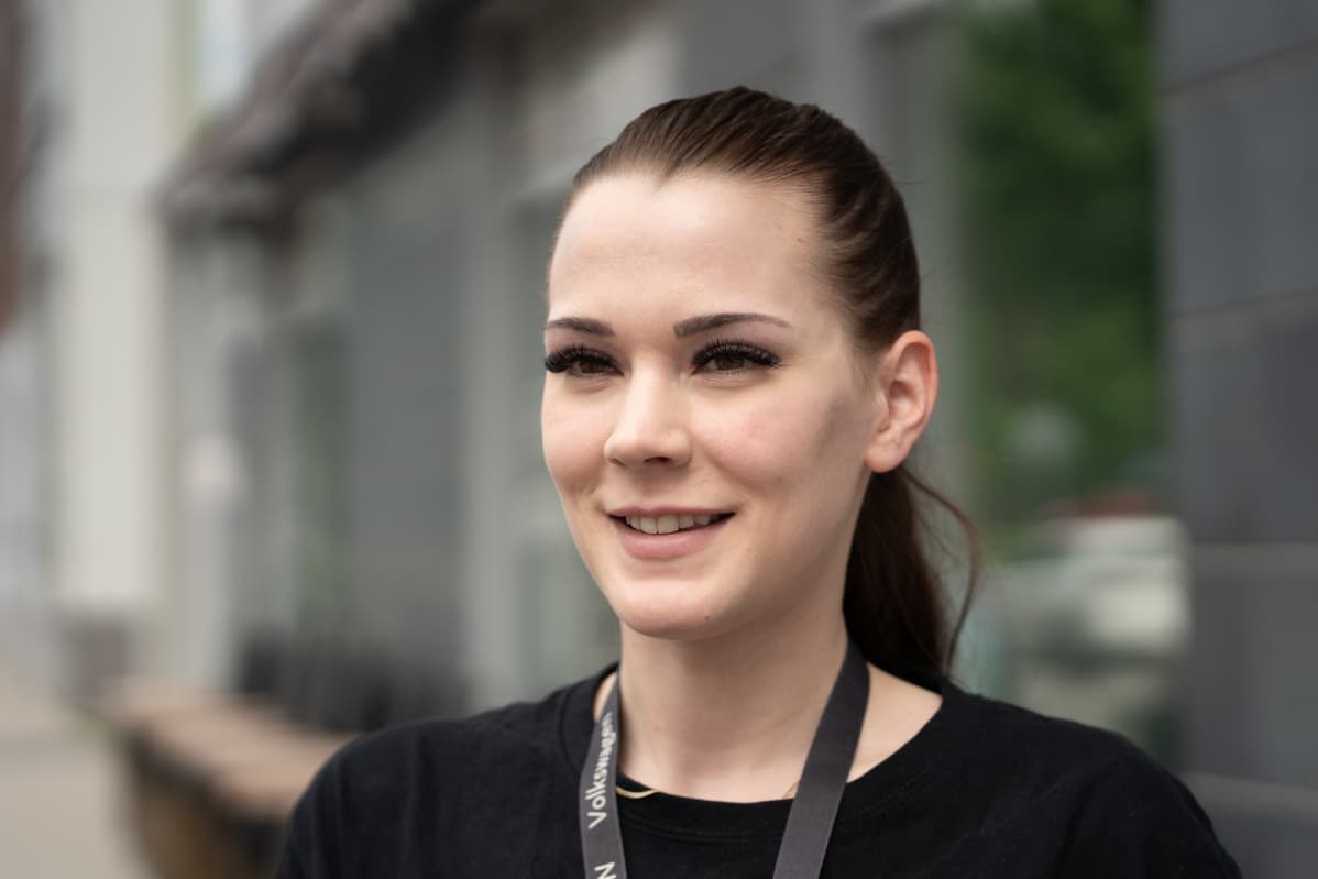 Ilona Forsblom Vantaan Kivistössä. Kivistössä tarjoilijana työskentelevä Ilona Forsblom kannattaisi kauppakeskuksen tuloa. Se toisi alueelle enemmän ihmisiä.