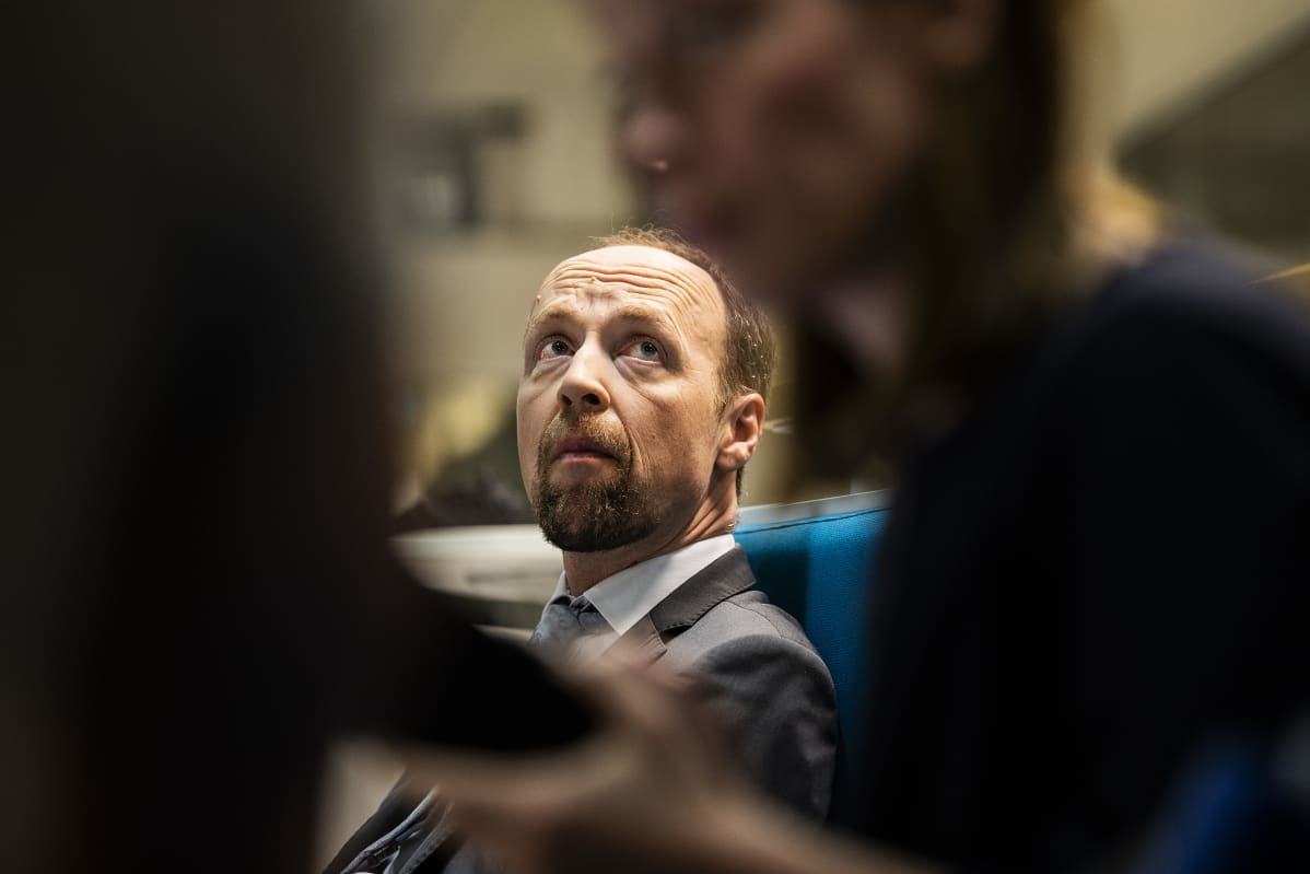 Kuvassa Ylen tiloissa on Jussi Halla-aho, joka osallistui Ylen A-studioon 8. kesäkuuta 2020. Etualalla Li Andersson.