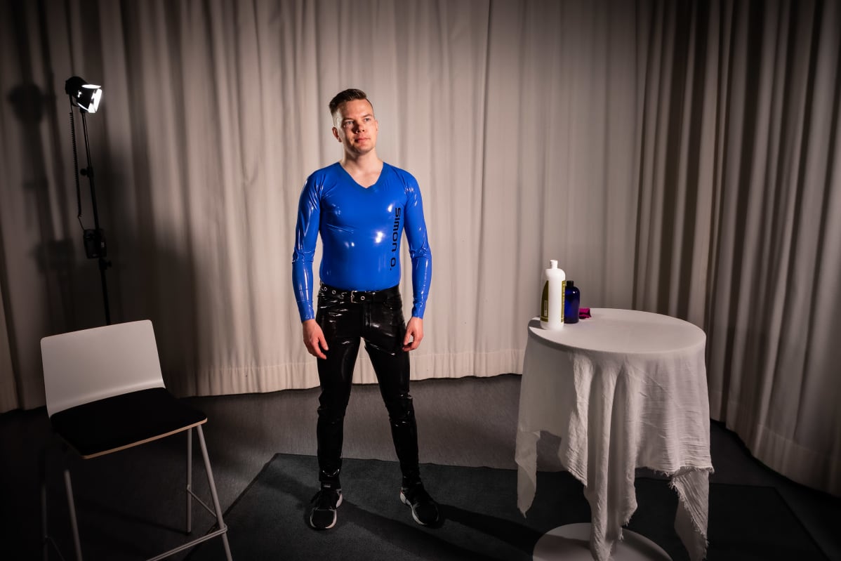 Toni studiossa