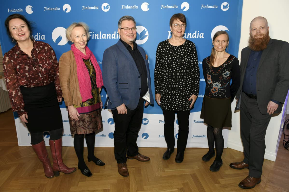 Ann-Luise Bertell, Anne Vuori-Kemilä, Tommi Kinnunen, Ritva Hellsten, Anni Kytömäki ja Heikki Kännö Finlandia-ehdokkaiden julkistustilaisuudessa 5. marraskuuta.
